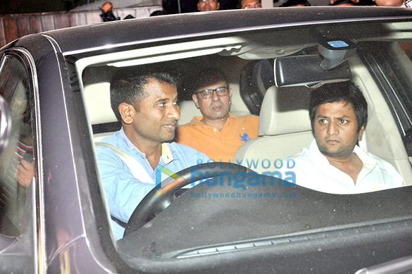 celebs at salman khan house post his return from the court 10