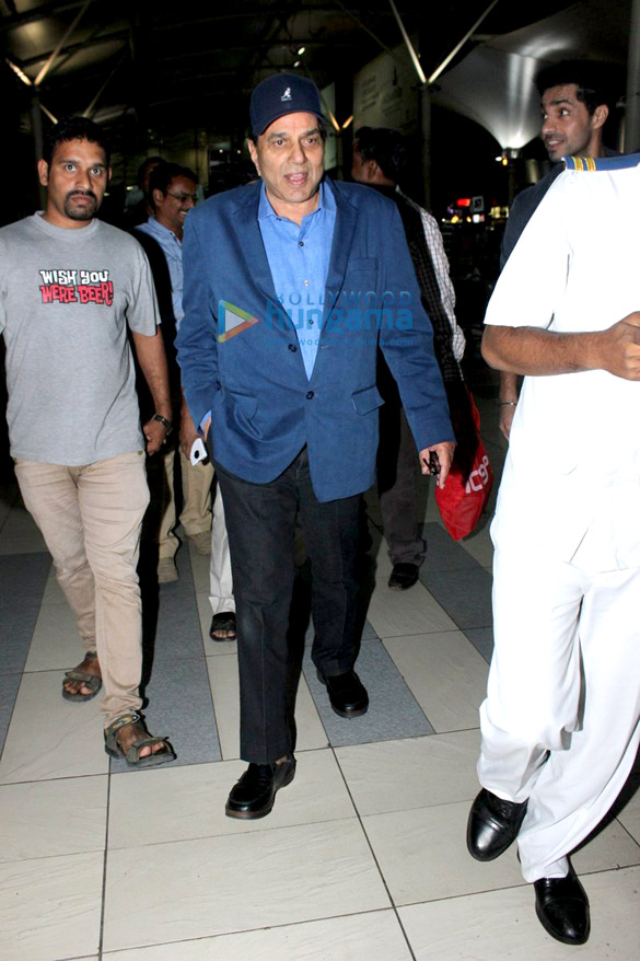 dharmendra anil kapoor snapped at the domestic airport 2