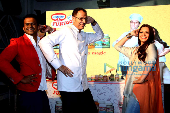 sonali bendre promotes dr oetkar fun foods in mumbai 4