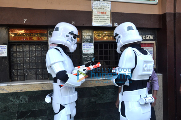 storm troopers visit gaiety galaxy theatre in mumbai to promote star wars the force awakens 9