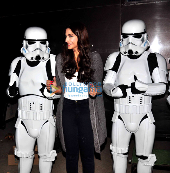 sonam kapoor snapped taking selfies with the storm troopers from star wars the force awakens 4