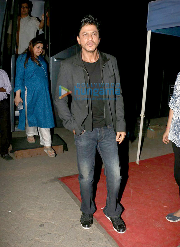 shah rukh khan varun dhawan and rohit shetty snapped at dilwale promotions 2