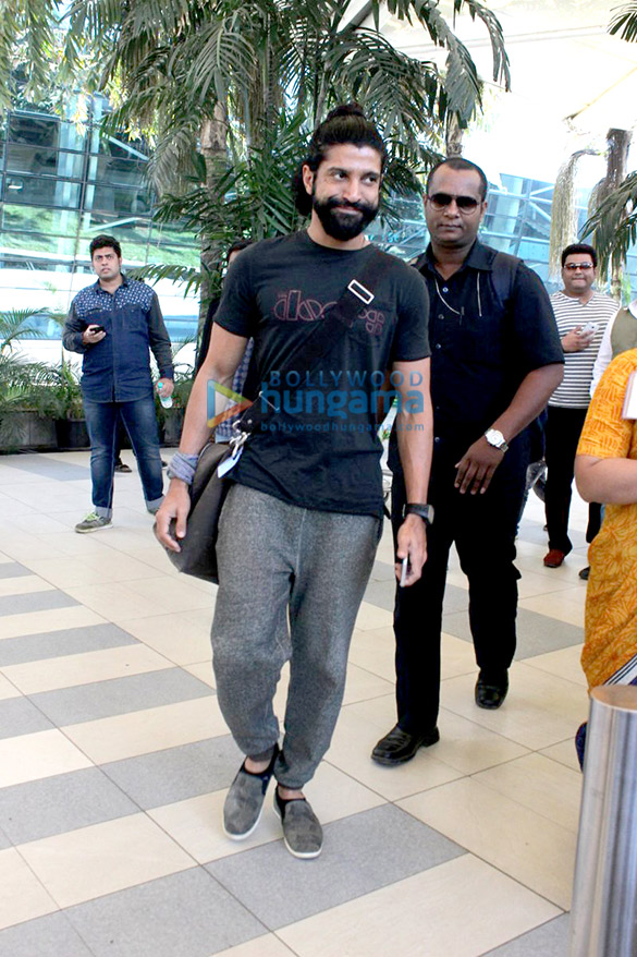 farhan akhtar anushka sharma virat kohli snapped at the airport 8