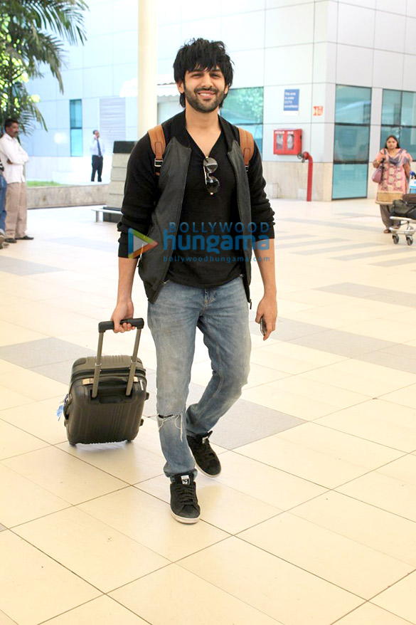ajay devgn ayesha takia azmi hema malini dia mirza snapped at the airport 6