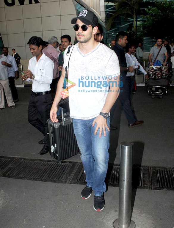 sooraj pancholi snapped at the domestic airport 7