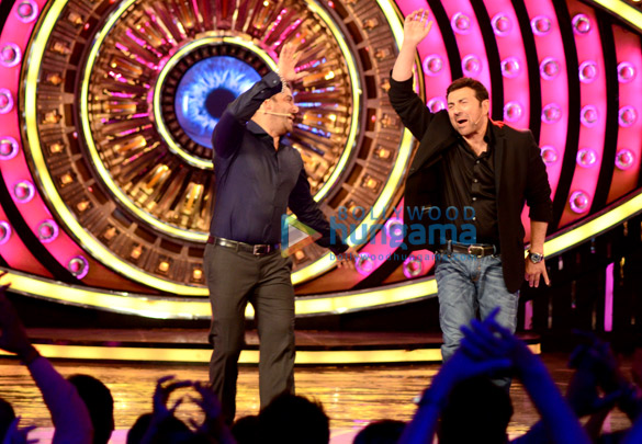 sunny deol promotes ghayal once again on the sets of bigg boss 9 6
