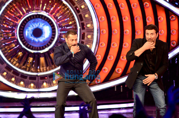 sunny deol promotes ghayal once again on the sets of bigg boss 9 3