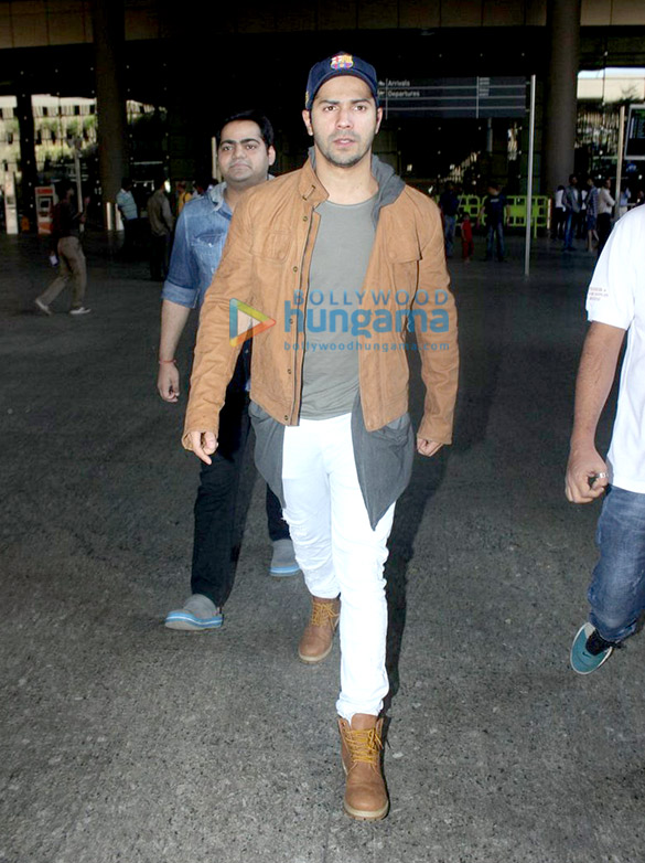 varun dhawan arrives from rome after his new year holiday 6