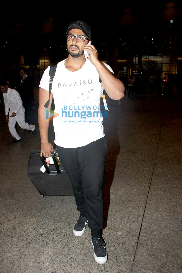 arjun kapoor snapped at the international airport 4