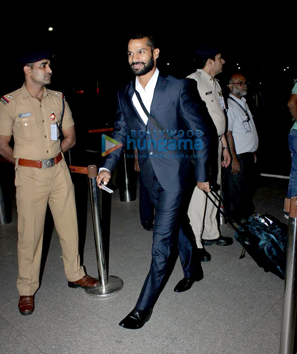 mahendra singh dhoni virat kohli and others snapped leaving for australia tour 4