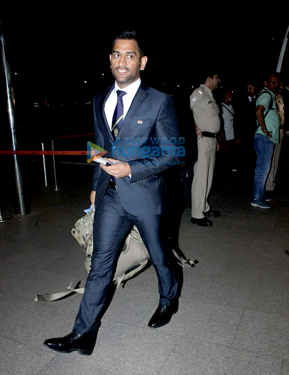 mahendra singh dhoni virat kohli and others snapped leaving for australia tour 2