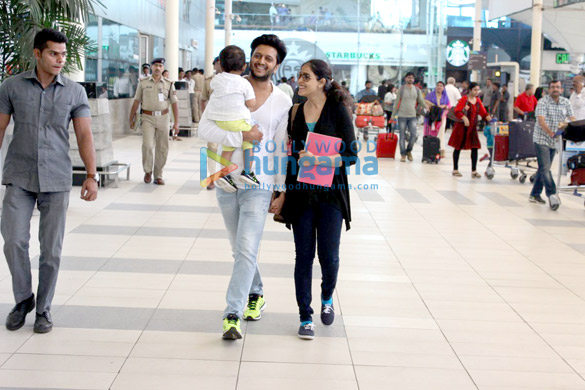 riteish deshmukh genelia dsouza sonakshi sinha and others snapped at the airport 7