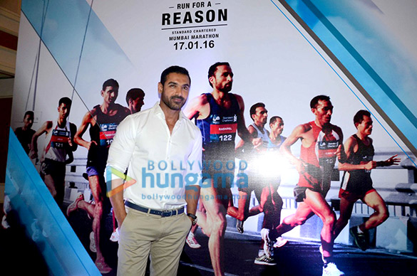 john abraham at the press conference of standard chartered mumbai marathon 2016 5