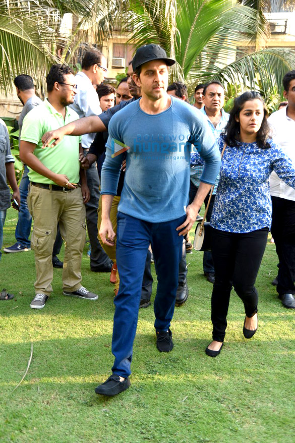 hrithik roshan celebrates his 42nd birthday with media 9