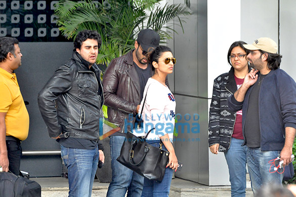 saif ali khan kareena kapoor khan ranveer singh and others return from saifai mahotsav 6