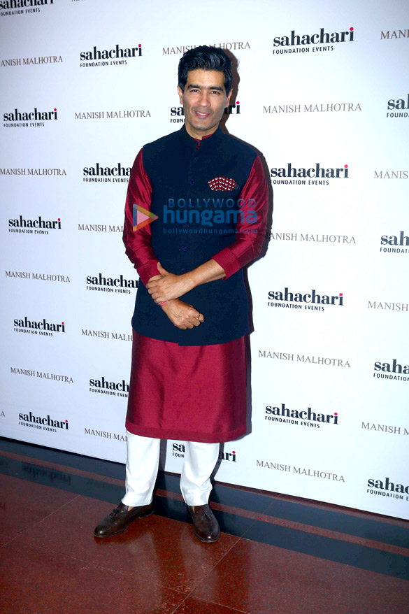 katrina kaif aditya roy kapur walk the ramp for manish malhotra sahachari foundation 11
