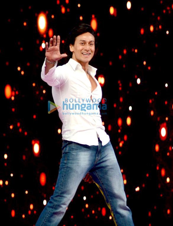 bollywood biggies perform at the umang police show 2016 22