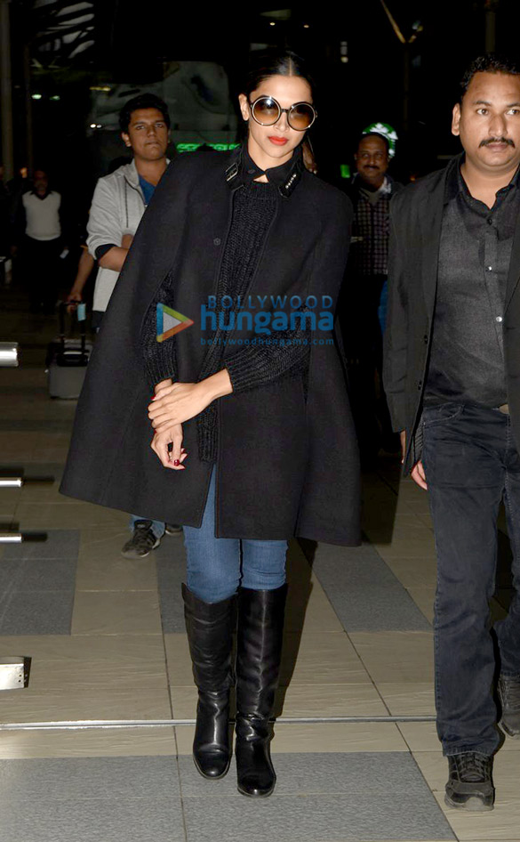 deepika padukone snapped at the domestic terminal returning from delhi 2