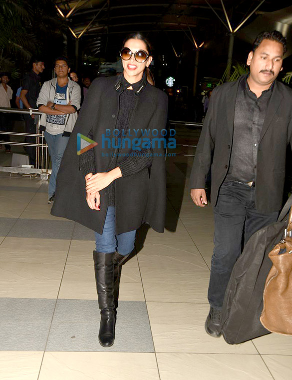 deepika padukone snapped at the domestic terminal returning from delhi 5