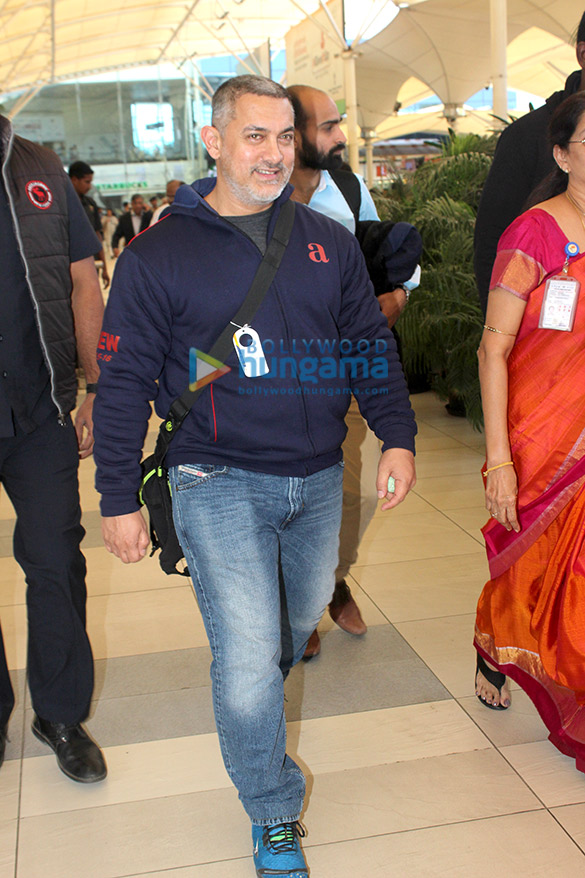 aamir khan arrives for rang de basanti 10 years celebration after his shoot for dangal 2