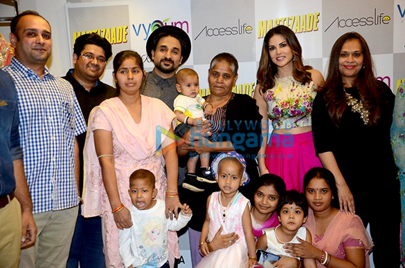 sunny leone meets the special kids from access life ngo 5