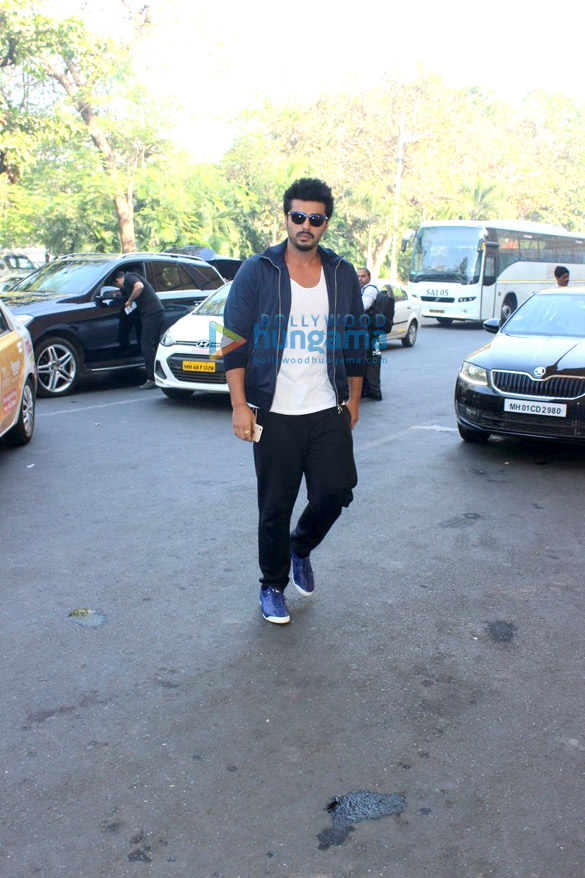 arjun kapoor esha deol chiranjeevi and jaya bachchan snapped at domestic airport 3