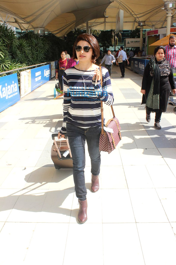 saif ali khan kareena kapoor khan anil kapoor snapped at the domestic airport 5