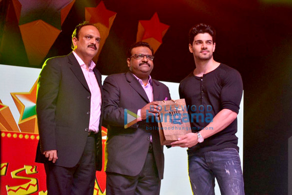 sooraj pancholi visits met college 2