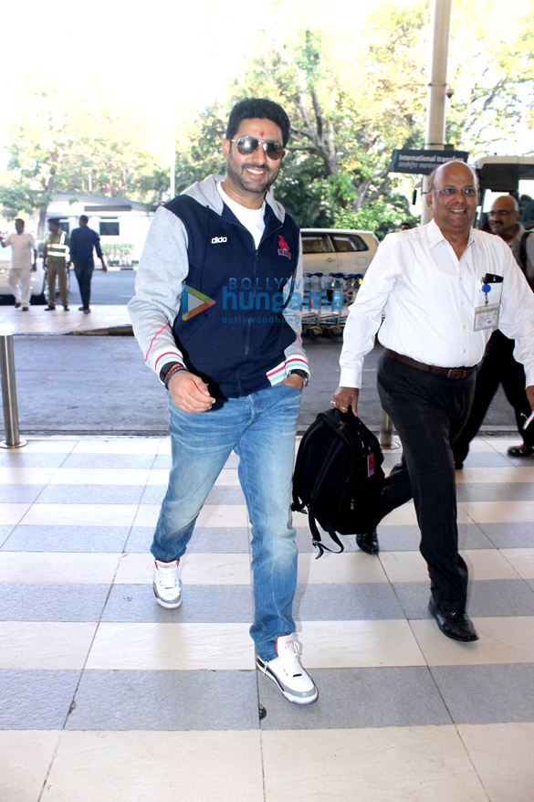 amitabh bachchan abhishek bachchan others snapped at the airport 3