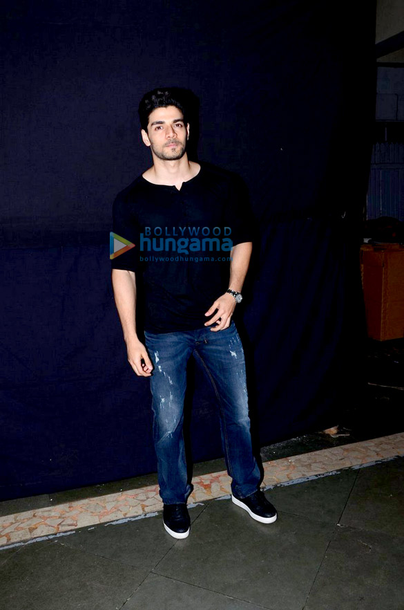 sooraj pancholi visits met college 7