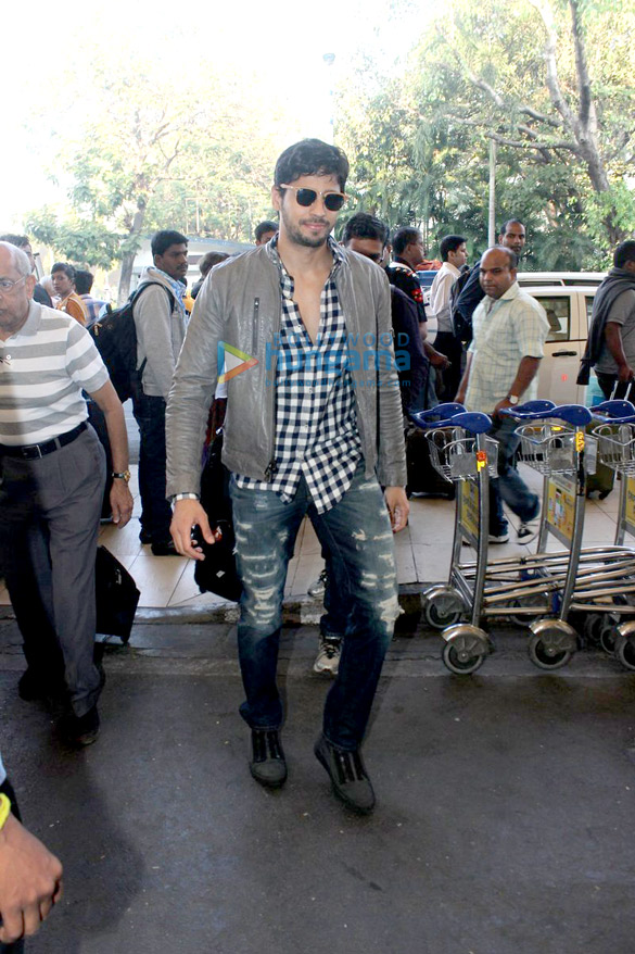 sidharth malhotra snapped at the domestic terminal 7