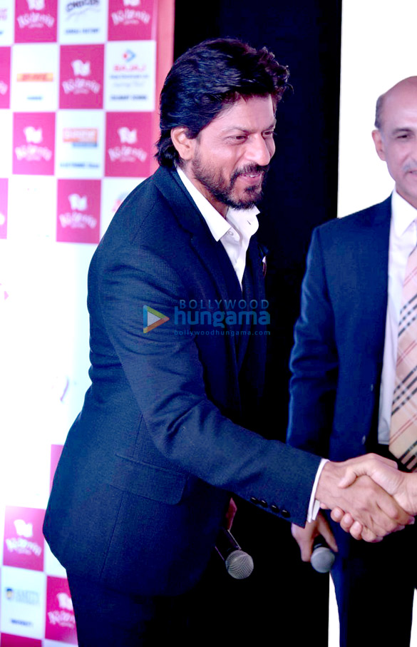shah rukh khan graces the launch of kidzania in delhi 17