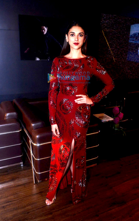 soha ali khan esha gupta aditi rao hydari grace the launch of bmw at india art fair 11