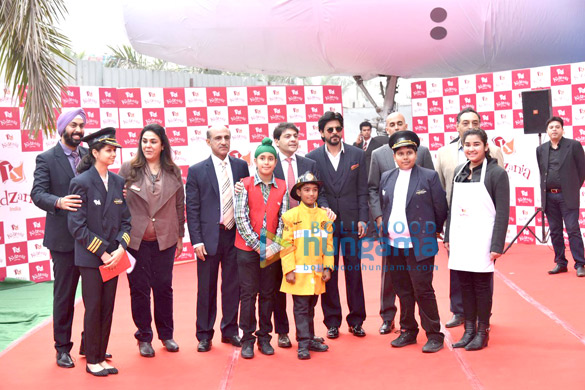 shah rukh khan graces the launch of kidzania in delhi 10