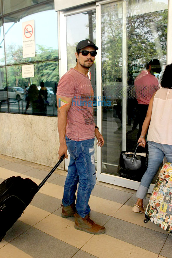 salman khan preity zinta and others snapped at the airport 5