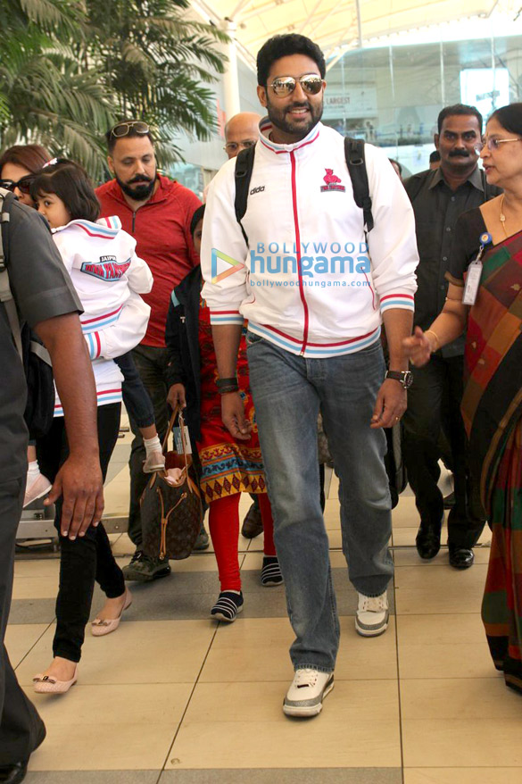 abhishek bachchan aishwarya rai bachchan aaradhya bachchan arrive from maldives 6