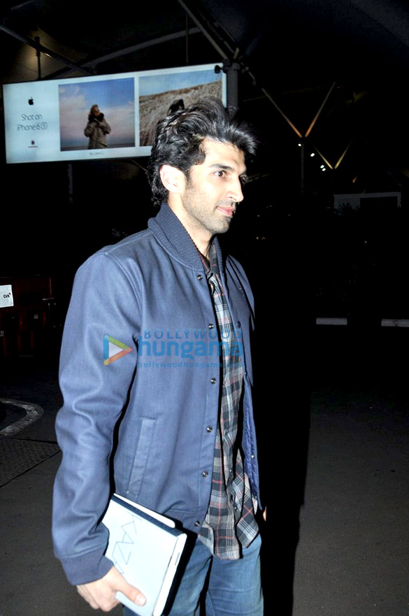 aditya roy kapur snapped at the domestic airport 11