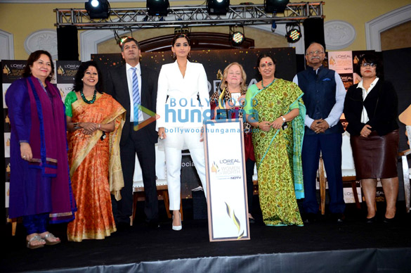 sonam kapoor at women of worth 2016 awards 2