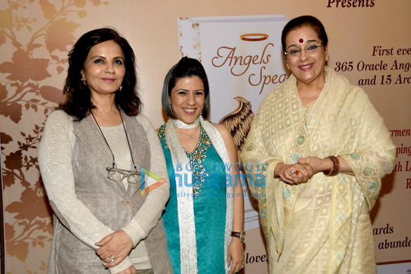 tusshar kapoor eesha koppikhar at the launch of roshani shenazs book angels speak 7