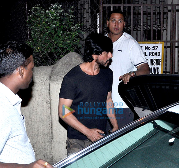 shah rukh khan snapped post dubbing session in bandra 4