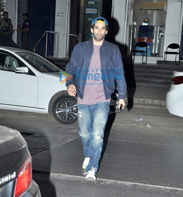 aditya roy kapur snapped in mumbai suburbs 2