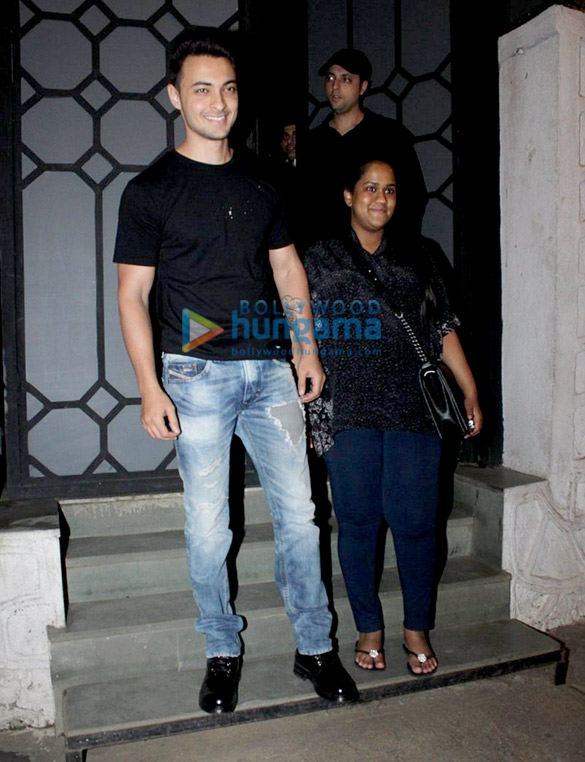 arpita khan snapped with hubby at the korner house 2