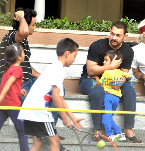 aamir khan snapped taking a walk with his son azad rao khan in bandra 7