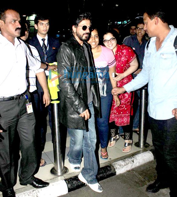 shah rukh khan returns from delhi after the launch of fan anthem 15