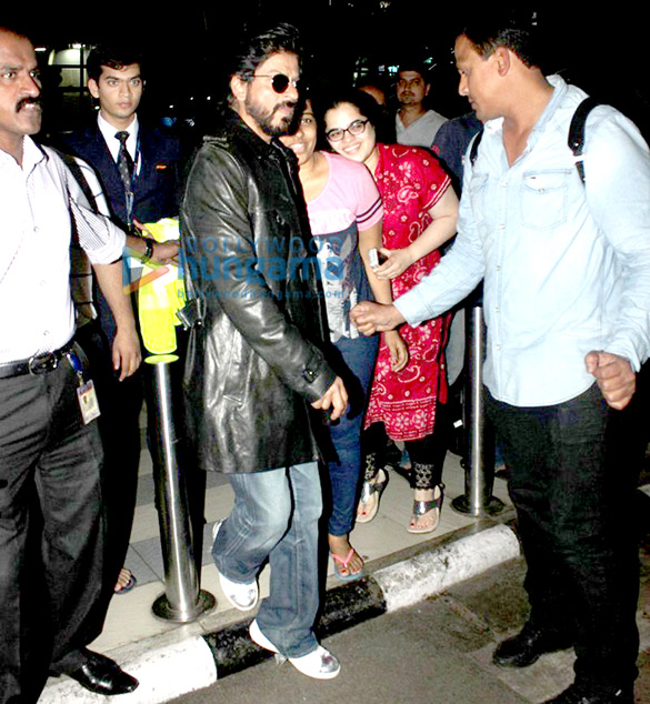 shah rukh khan returns from delhi after the launch of fan anthem 16