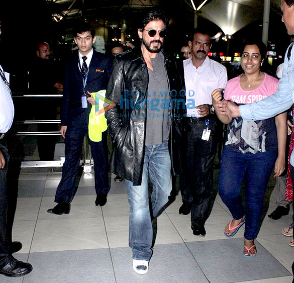 shah rukh khan returns from delhi after the launch of fan anthem 4