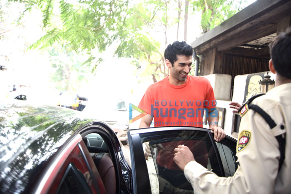 aditya roy kapur snapped with his new look for shaad alis movie 6