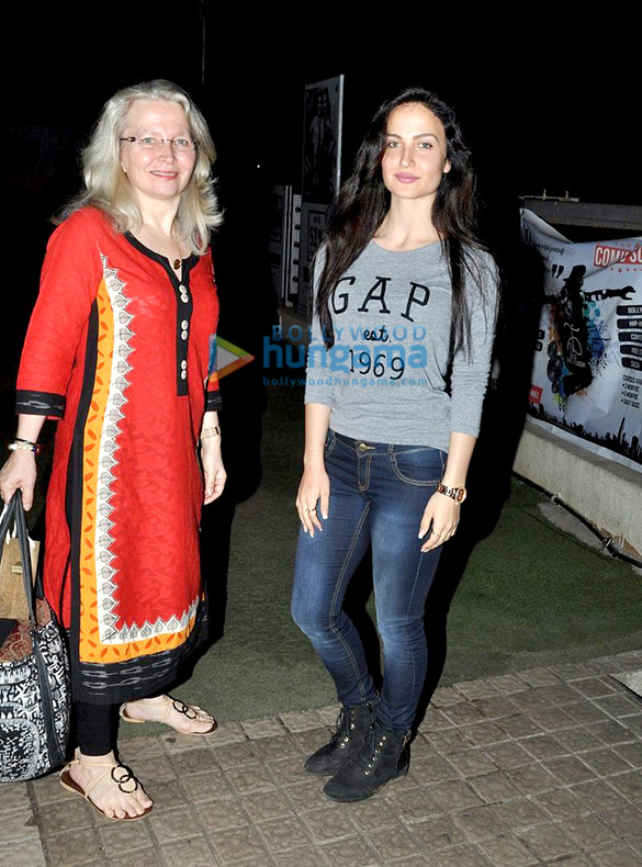 elli avram gul panag snapped at pvr juhu 3