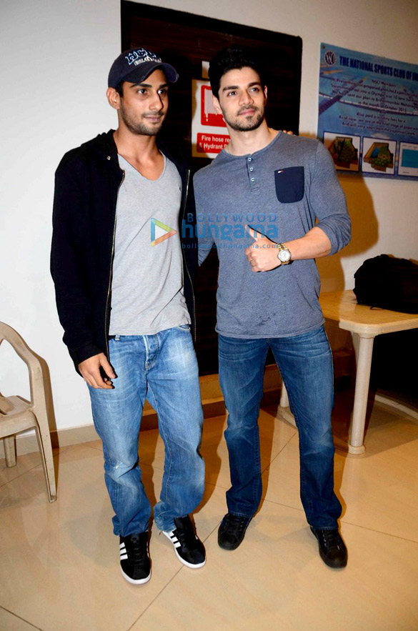 celebs grace the special screening of aligarh 4