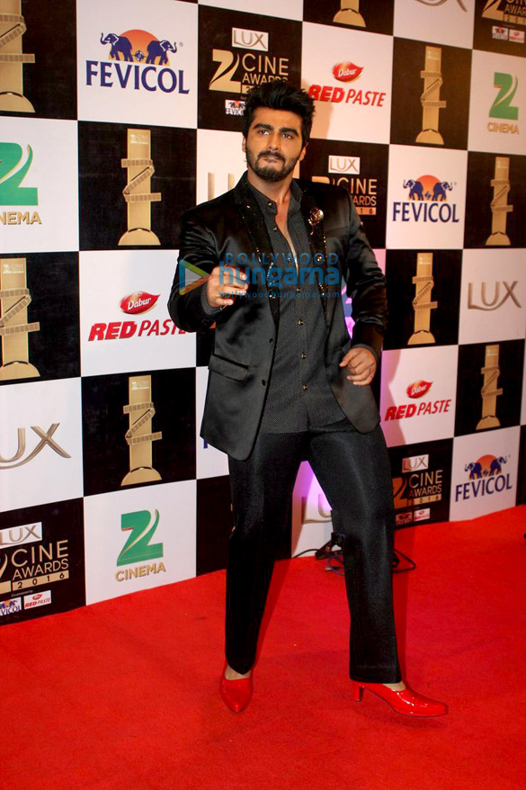celebs grace the zee cine awards 2016 21